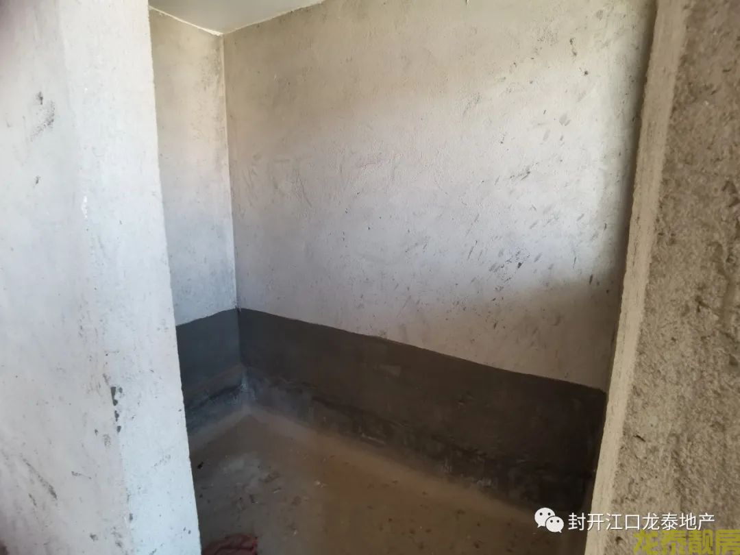 香槟一号南向电梯毛坯8楼