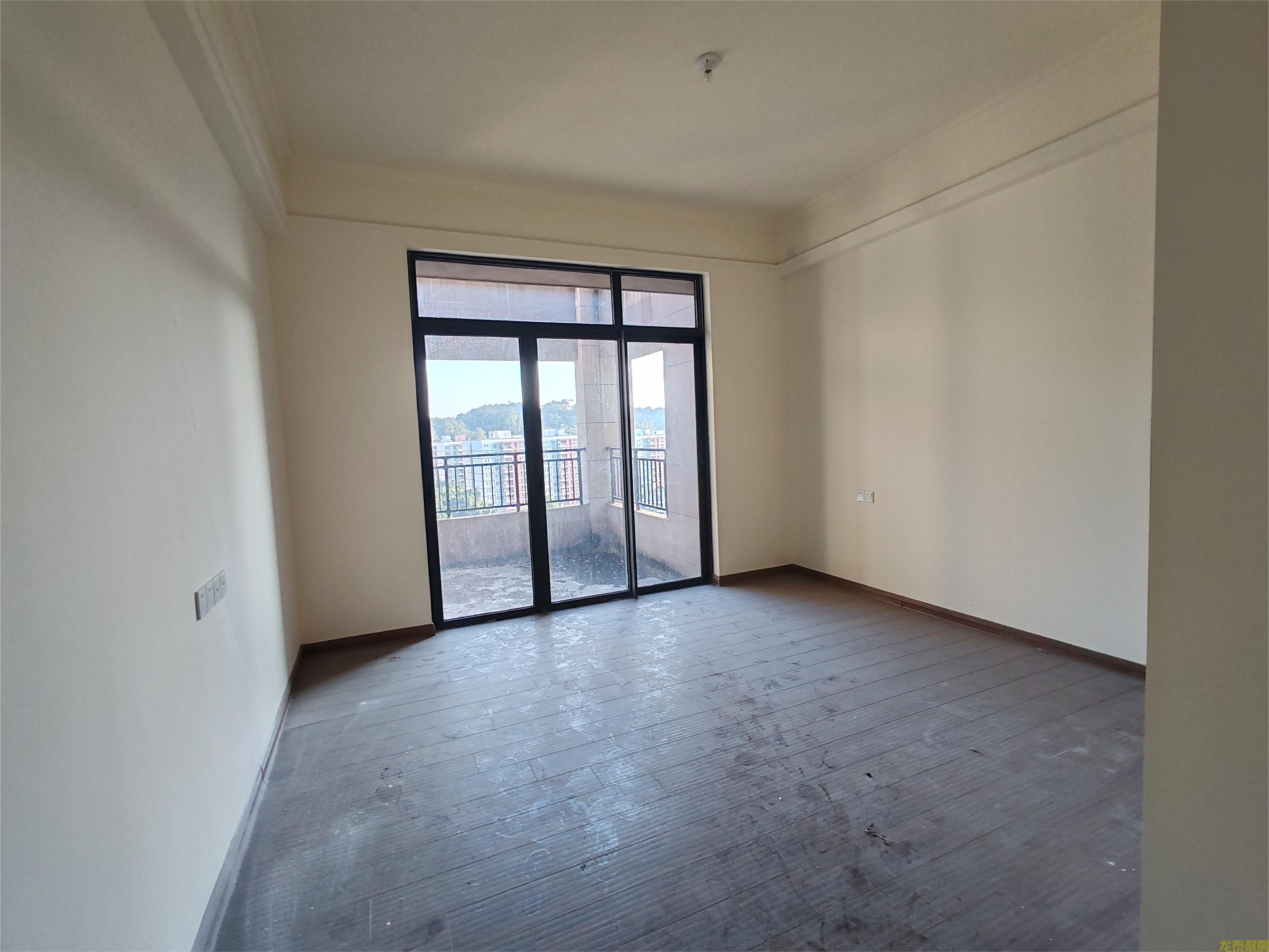 碧桂豪园南向大平层