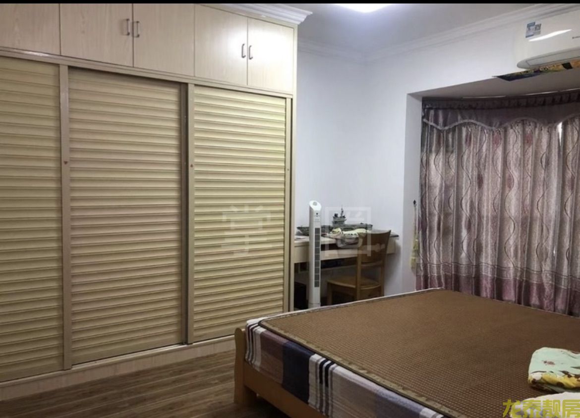 星河御景电梯中层