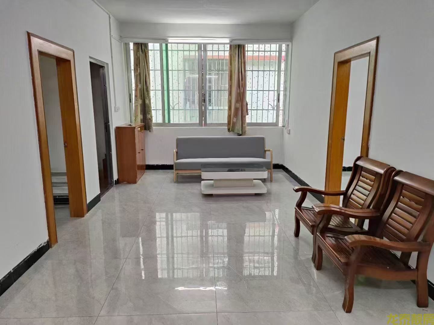 河南南方电网附近步梯二楼三房