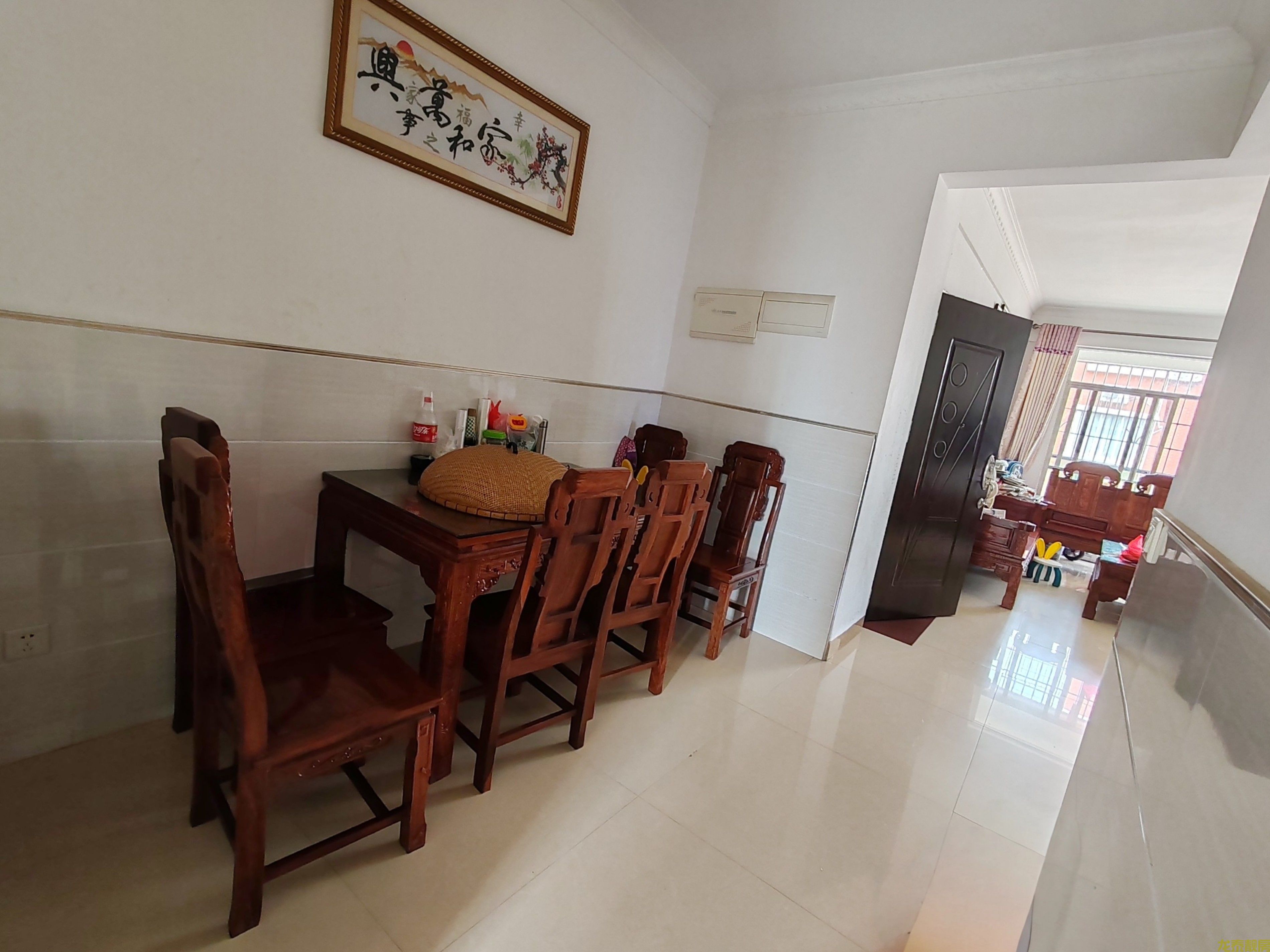 广信新城步梯三房售32.3万