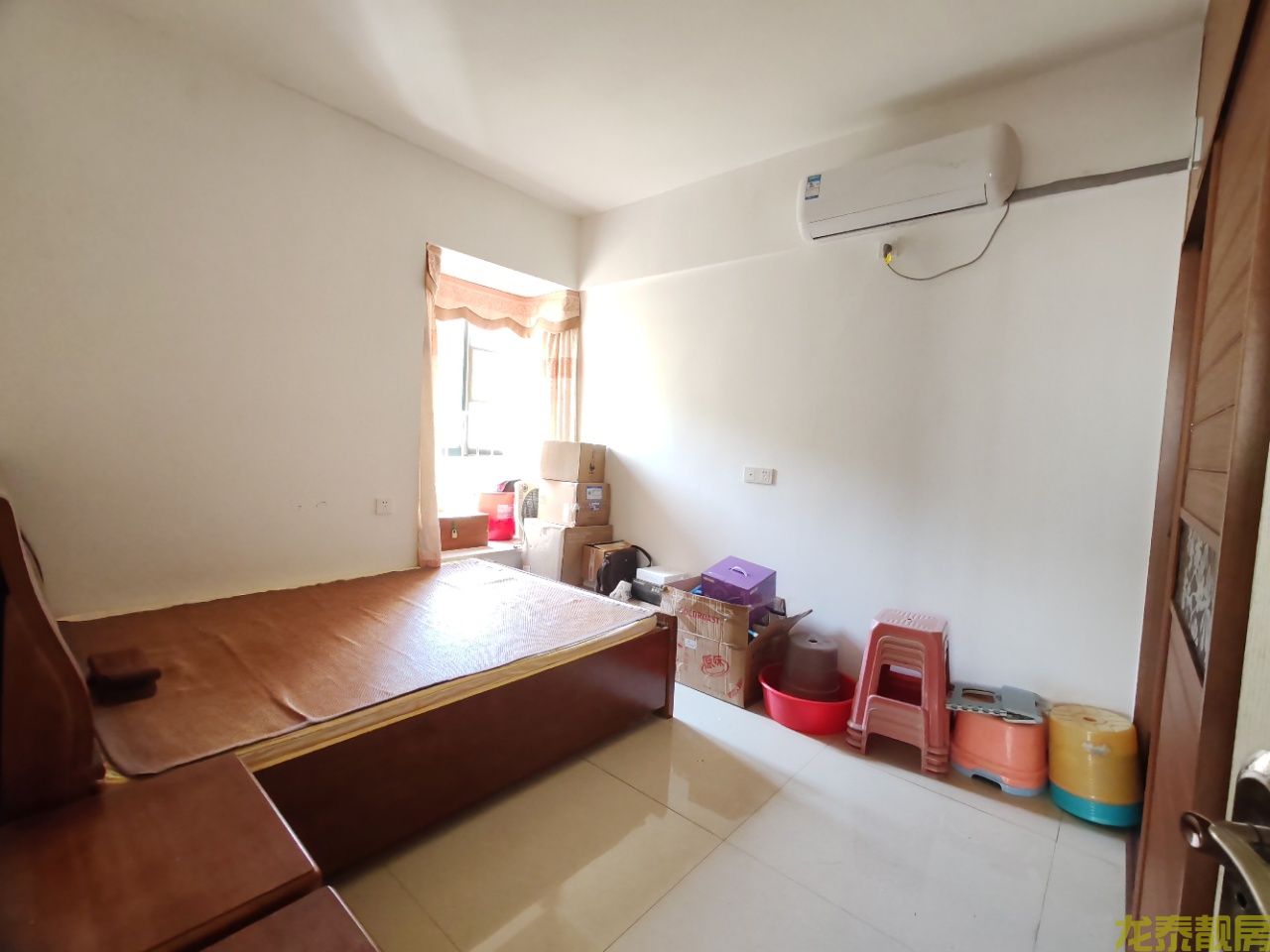 广信嘉园中高楼层精装三居室，附带全套家私家电